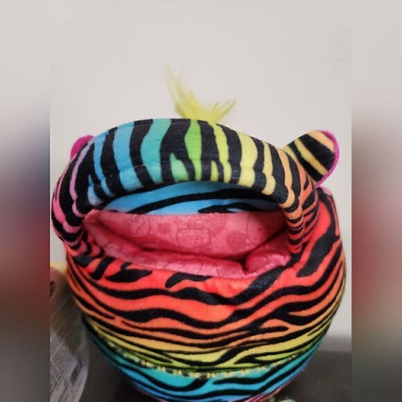 New Squishmallows 7" Ester Valentine's Buddy Buckets Safiya - Picture 5 of 5